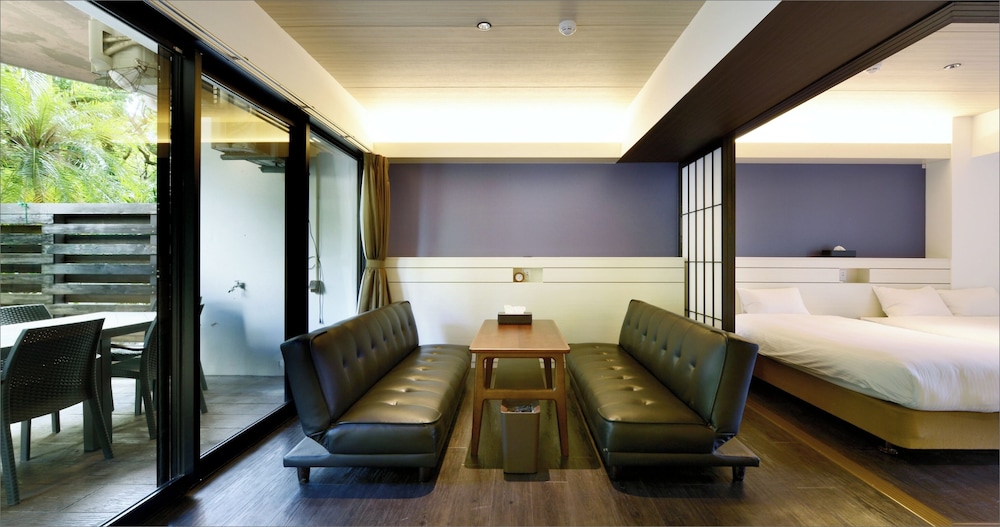 グランドフロア 客室3 | カリーコンド 美ら海