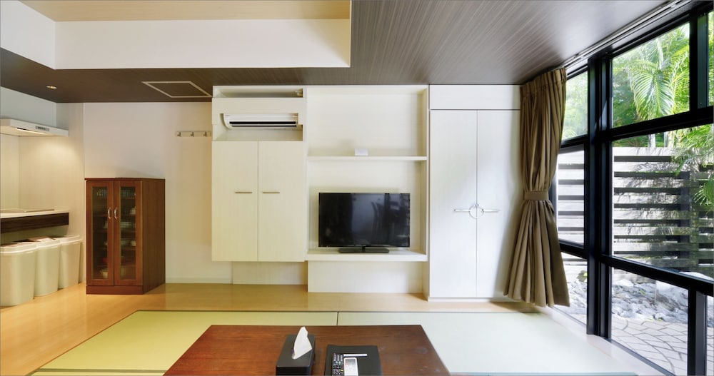 グランドフロア 客室6 | カリーコンド 美ら海