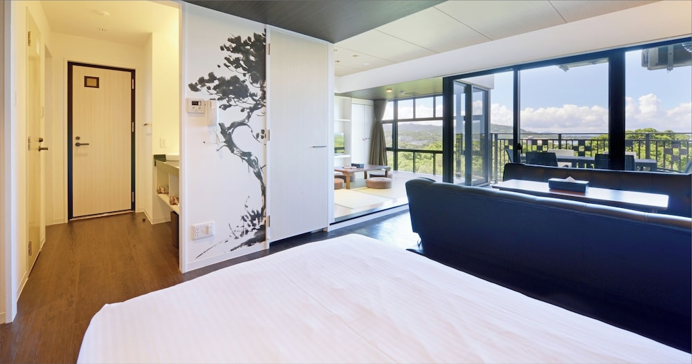 トップフロア 客室3 | カリーコンド 美ら海