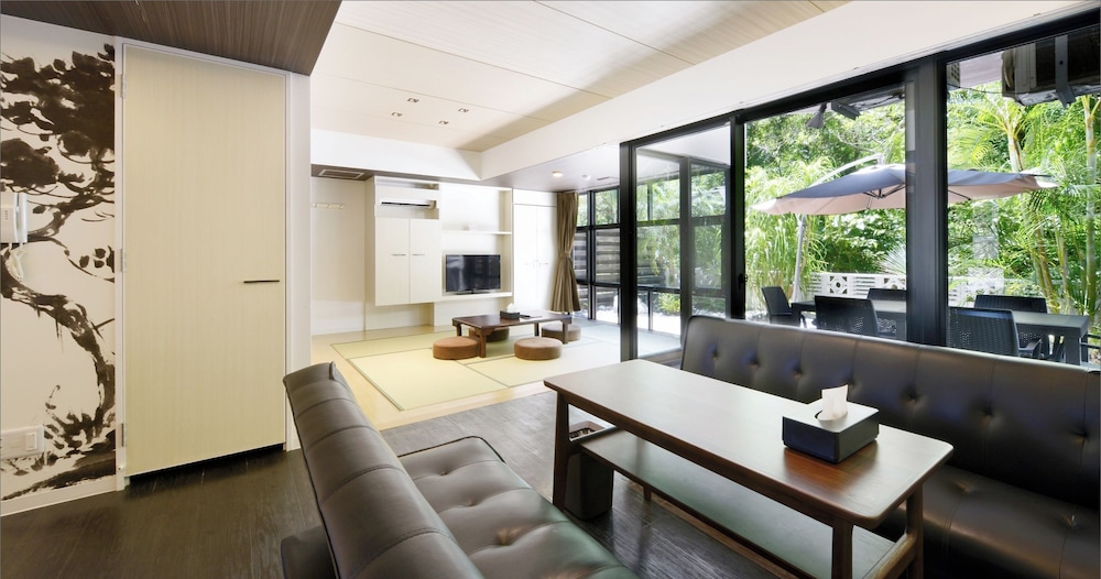 グランドフロア 客室2 | カリーコンド 美ら海