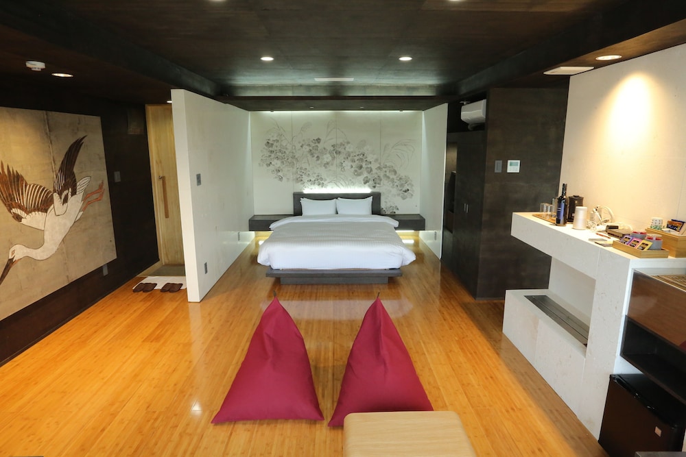 [鸛巣 KOUNOSU] プライベートプール付き絶景ヴィラ 客室3 | MUKAKA VILLA 鸛巣