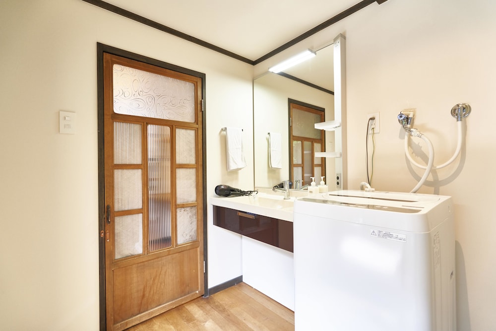 一棟貸し バスルームのシンク0 | 蓮華庵