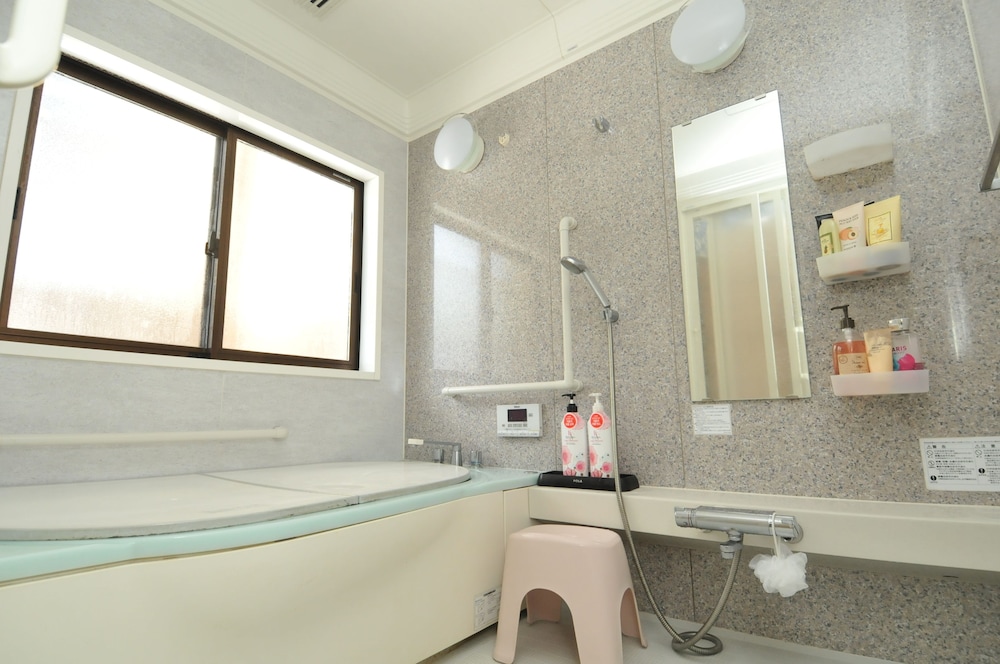 トリプルルーム　布団付　共用バスルーム バスルーム0 | だいちゃん ファーム ゲスト ハウス