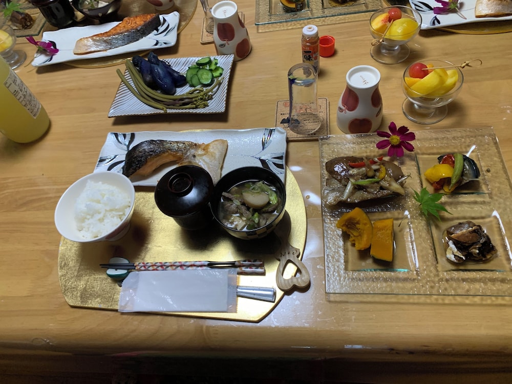 トリプルルーム　布団付　共用バスルーム 専用キッチン0 | だいちゃん ファーム ゲスト ハウス