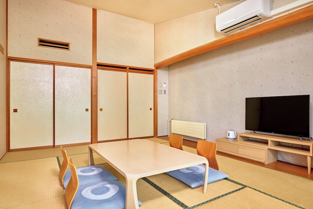 和室10畳 (5名部屋) 客室3 | いこいヴィラ