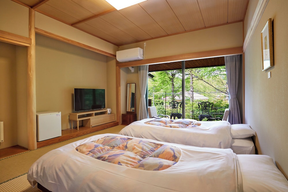 和洋室 禁煙 (３名部屋) 客室1 | いこいヴィラ