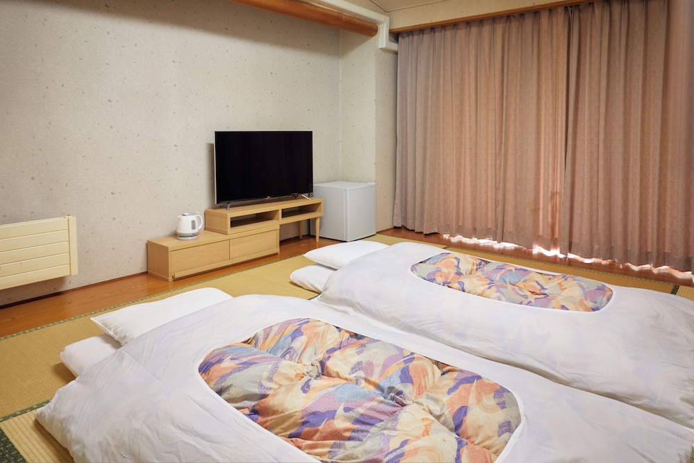 和室10畳 (5名部屋) 客室4 | いこいヴィラ