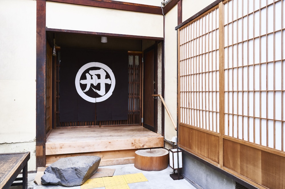 内部エントランス1 | 歴史的な蔵のある京町家 丹定