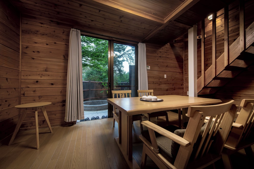 A棟コテージ風 和洋室 露天風呂付 禁煙 客室1 | FUJIYAMA INN CONIFER