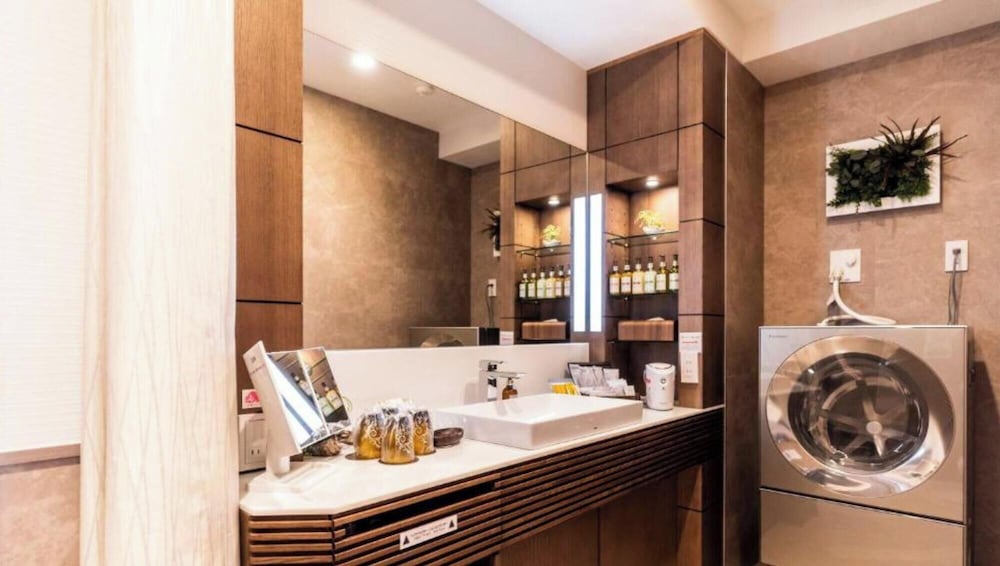 ファミリー ルーム ベッド (複数台) 禁煙 バスルーム0 | ホテルパセラリビング