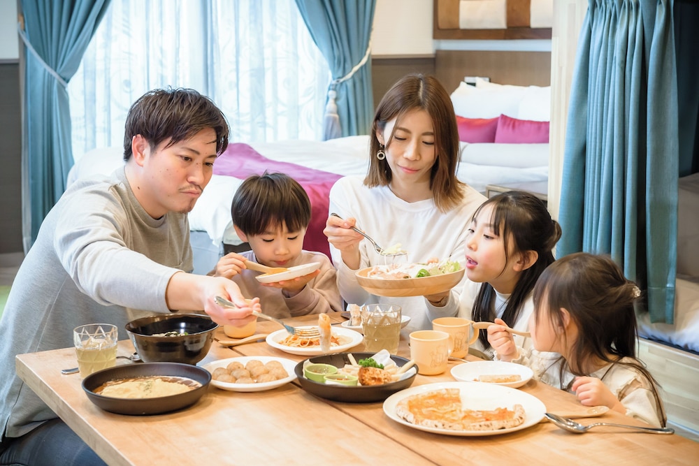 ファミリー ルーム ベッド (複数台) 禁煙 リビング エリア0 | ホテルパセラリビング