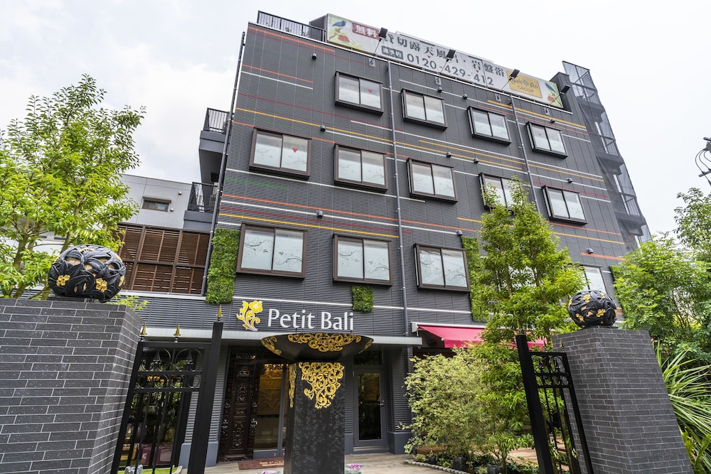 ホテルプティバリガーデン新大久保店 - 新宿駅から徒歩 10 分 -