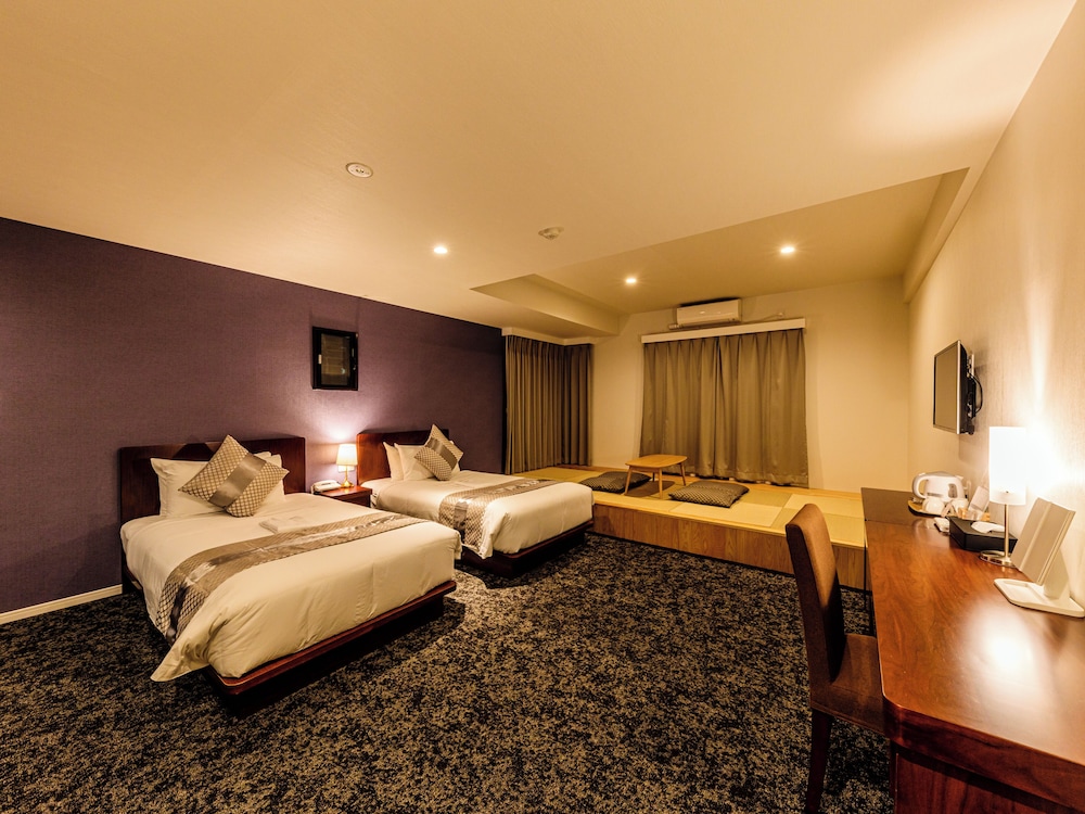 [禁煙] 和洋室ジュニアスイート＜120㎝ベッド×2台＞最大6名 (バルコニー付) 客室1 | ホテル東京トリップ上野 西日暮里