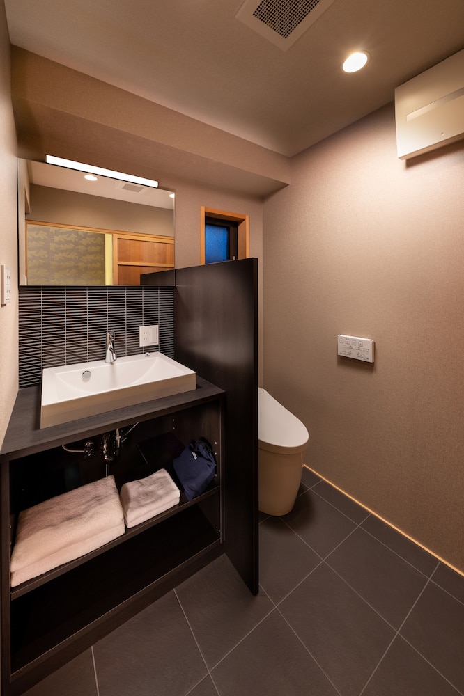 京町家一棟貸 バスルームの設備0 | 奏 京都駅南