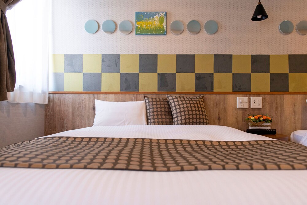 ベーシック ツインルーム クイーンベッド 2 台 客室2 | ホテル ていれぎ館