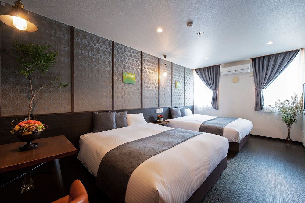 ベーシック ツインルーム クイーンベッド 2 台 客室1 | ホテル ていれぎ館