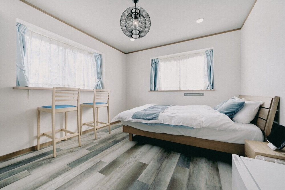 洋室ダブルベッド マウンテンサイド 禁煙 (共用バスルーム) 客室1 | 結びの小宿 縁