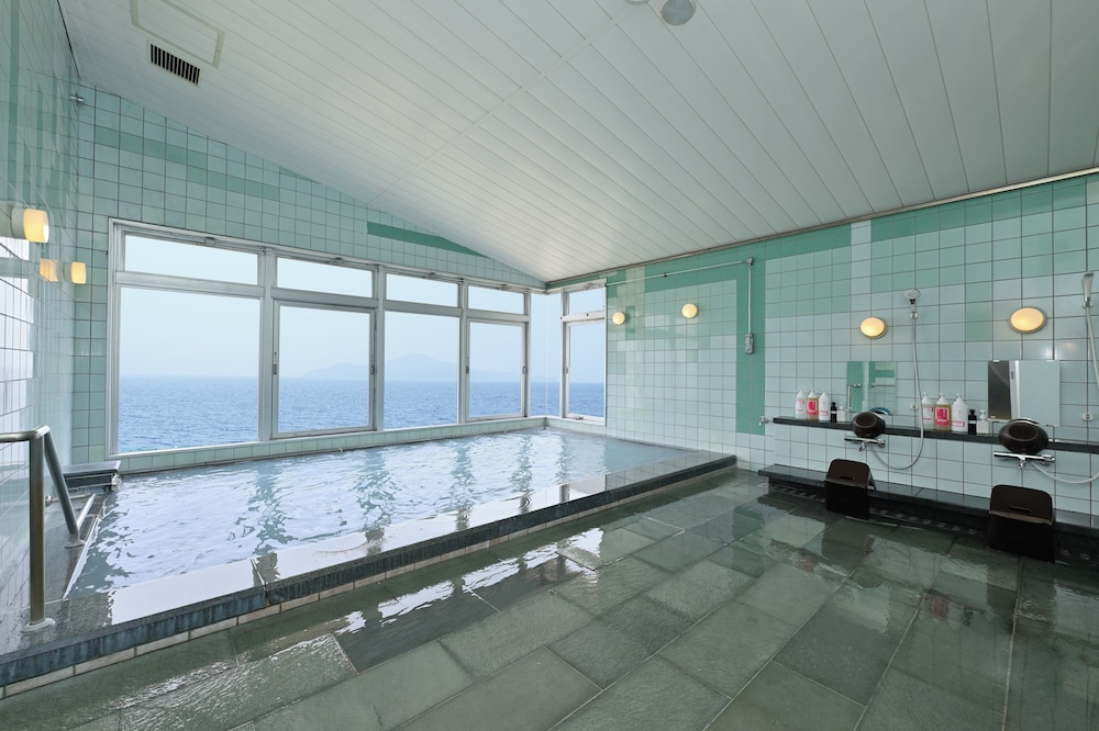 和室10畳 共用バスルーム0 | Uminos Spa & Resort