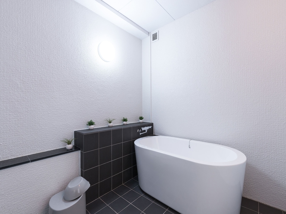 ツインルーム 禁煙 バスルーム1 | ミコノスリゾート · 三浦