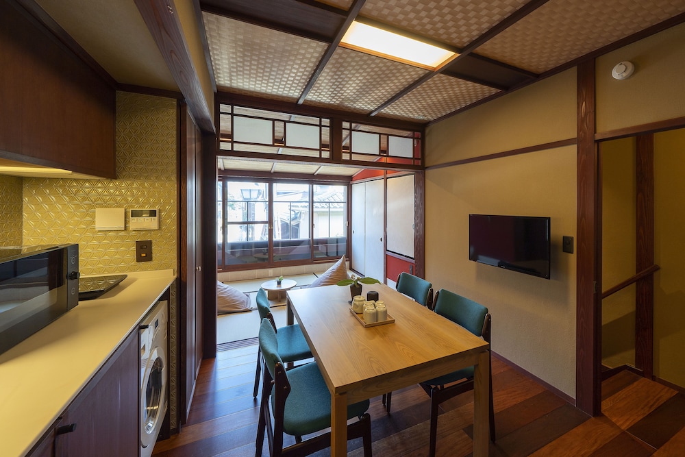 千 客室内のダイニングエリア0 | 謡町