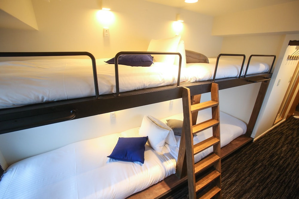 ファミリールーム(シングル4） 客室1 | N.33 Hakata Sta. East