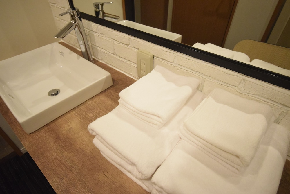 ファミリールーム(シングル4） 客室の設備とサービス0 | N.33 Hakata Sta. East