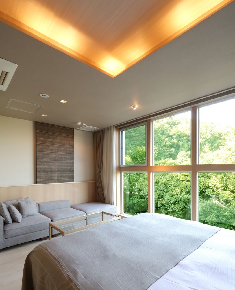 キングルーム ガーデンビュー 喫煙 客室1 | ホテル 現代楽園 伊勢原店 - 大人限定