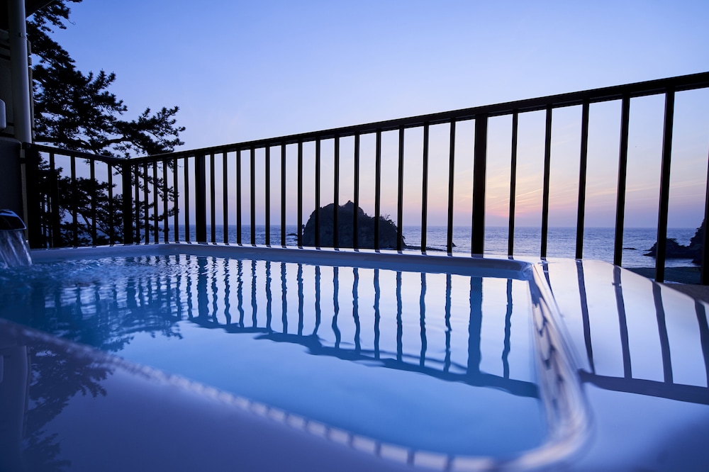 デラックスオーシャンビューツイン(露天バブルバス付)1-3名 禁煙 ビーチ / オーシャン ビュー2 | il azzurri