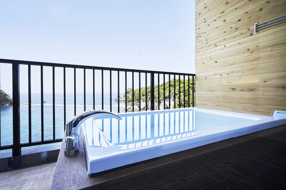 デラックスオーシャンビューツイン(露天バブルバス付)1-3名 禁煙 ビーチ / オーシャン ビュー1 | il azzurri