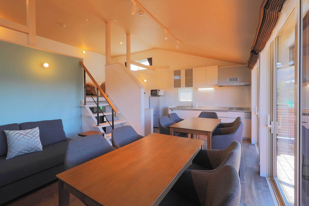 コテージ リビングルーム2 | シルバースプレィ 山中湖