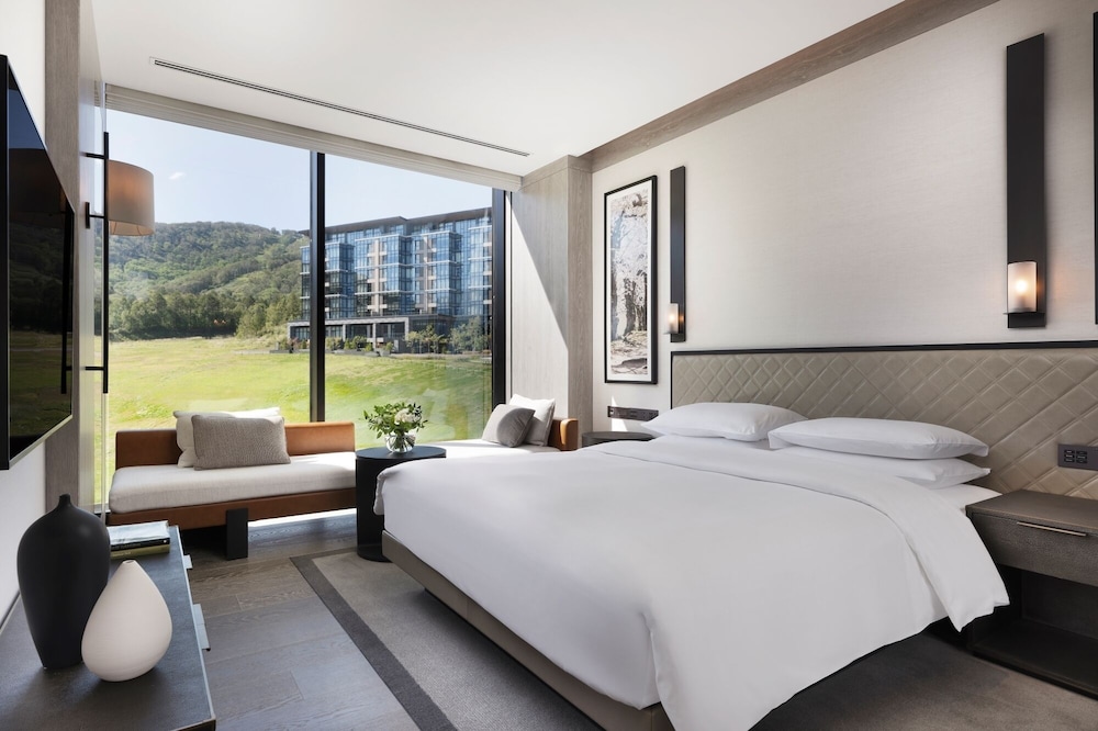 ルーム キングベッド 1 台 マウンテンビュー | パーク ハイアット ニセコ HANAZONO