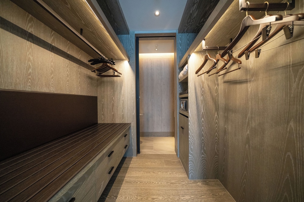 ルーム キングベッド 1 台 ワードローブ0 | パーク ハイアット ニセコ HANAZONO