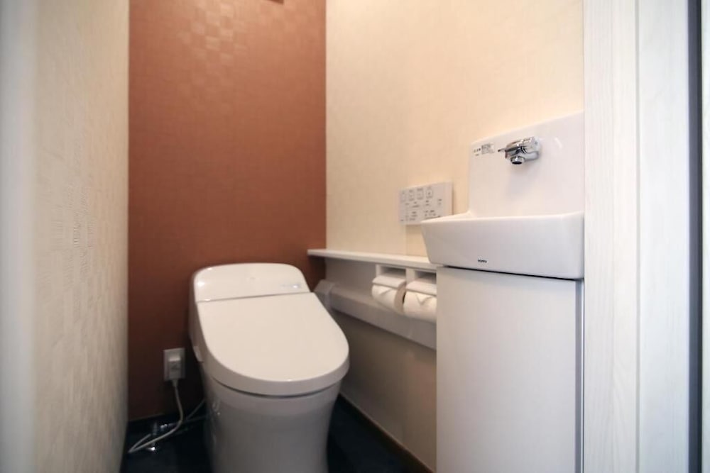 ルーム 2 ベッドルーム (GS302) バスルーム1 | 新宿グローバルホテル