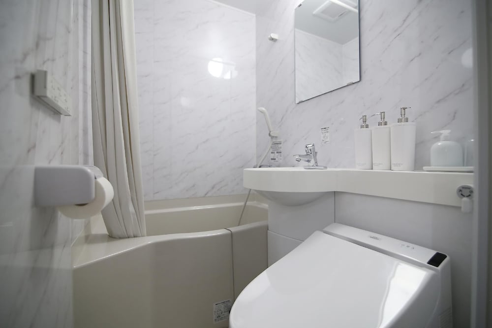 ルーム 2 ベッドルーム (GS302) バスルーム0 | 新宿グローバルホテル