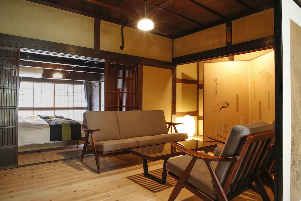一階 和室9畳(ミニキッチン付き) 客室2 | 山崎旅館 Q 中門前屋