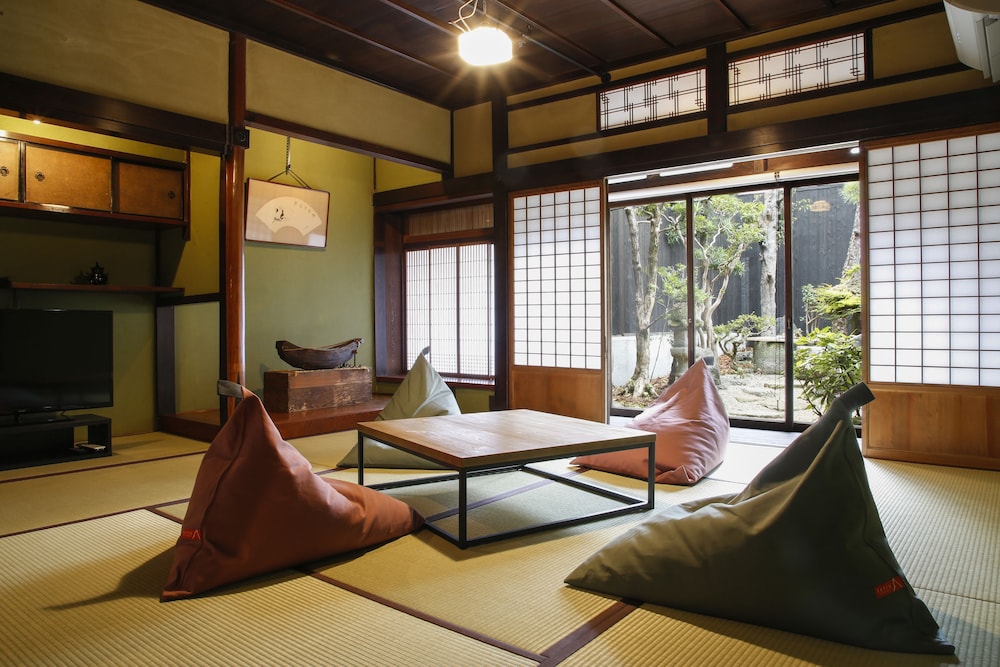 一階 和室9畳(ミニキッチン付き) | 山崎旅館 Q 中門前屋