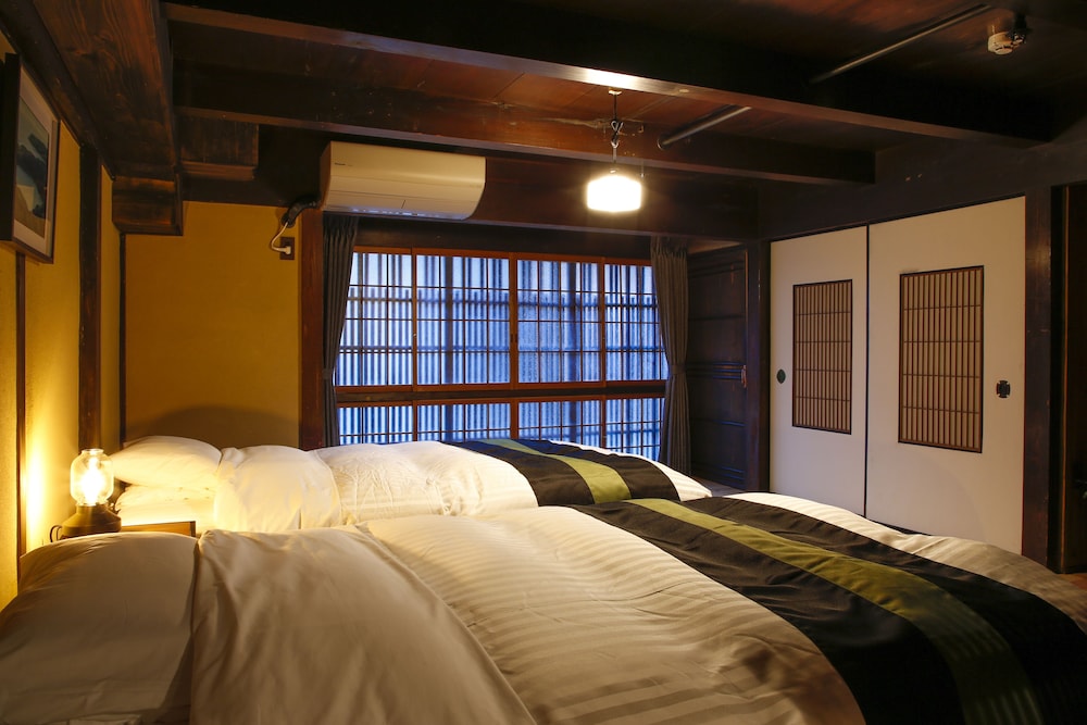 一階 和室9畳(ミニキッチン付き) 客室1 | 山崎旅館 Q 中門前屋