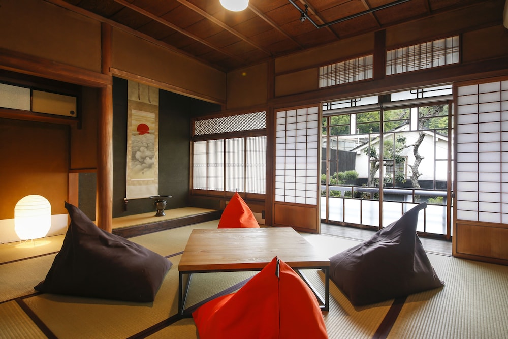 2階 和室9畳 | 山崎旅館 Q 中門前屋
