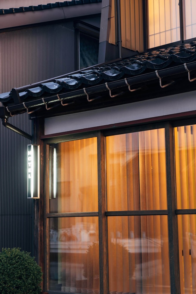 一棟貸し (ウミネコ) 客室1 | 水辺の民家ホテル カモメとウミネコ