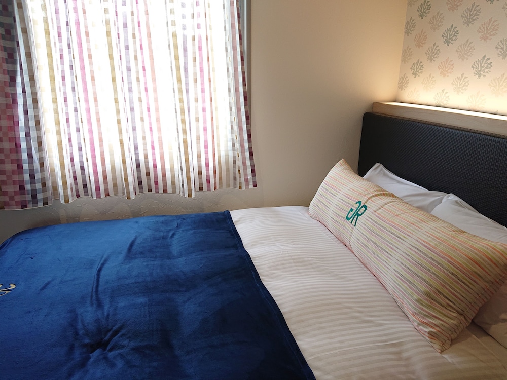 プレミアム シングルルーム ダブルベッド 1 台 禁煙 客室3 | グリーンリッチホテル沖縄名護 人工温泉・二股湯の華