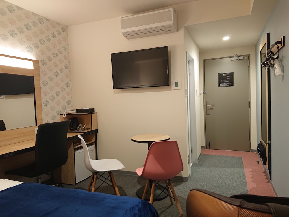 プレミアム シングルルーム ダブルベッド 1 台 禁煙 客室1 | グリーンリッチホテル沖縄名護 人工温泉・二股湯の華