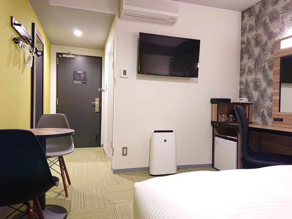 ダブルルーム 禁煙 客室2 | グリーンリッチホテル沖縄名護 人工温泉・二股湯の華