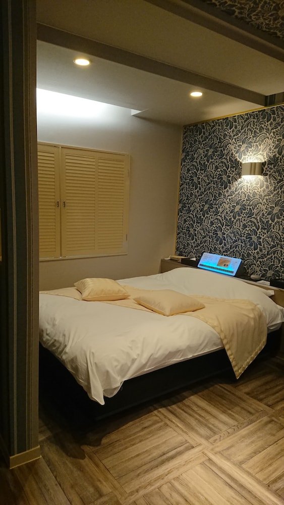 スタンダードダブルルーム 喫煙可 客室2 | ホテルバレンタイン - 大人限定