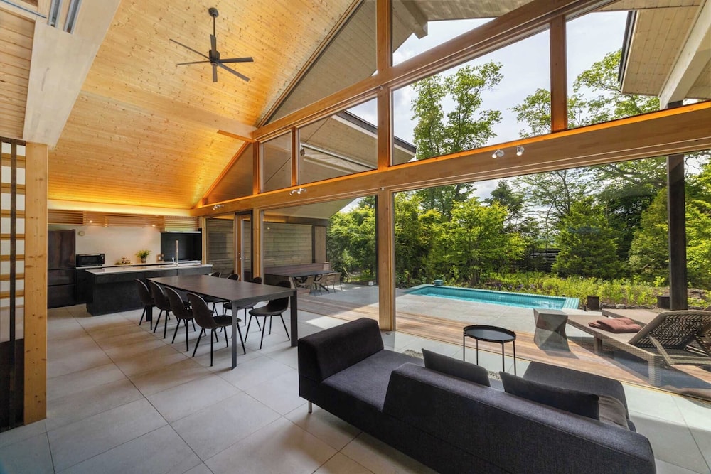 Villa A - SPA棟 - (モダンスタイル) 一棟貸切りプライベートプール, サウナ, 露天風呂付き 禁煙 リビング エリア3 | ヴィラメッサ軽井沢