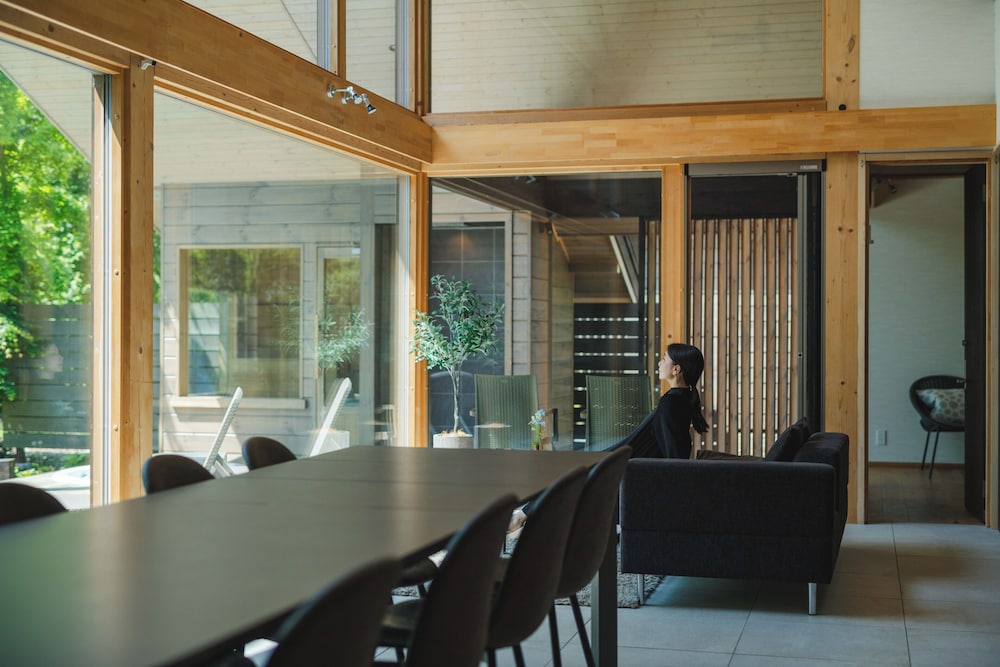 Villa A - SPA棟 - (モダンスタイル) 一棟貸切りプライベートプール, サウナ, 露天風呂付き 禁煙 リビング エリア4 | ヴィラメッサ軽井沢