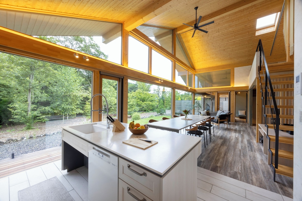 Villa B (北欧カジュアルスタイル) 一棟貸切りプライベート庭付き 禁煙 リビング エリア1 | ヴィラメッサ軽井沢