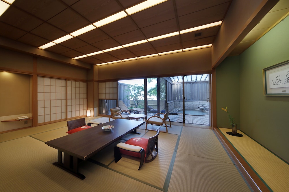 茶寮露天風呂付客室 | 日本の宿 古窯