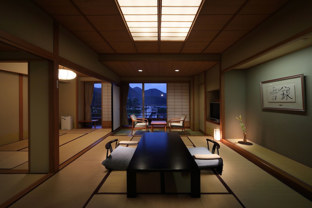 和室10畳+6畳 | 日本の宿 古窯