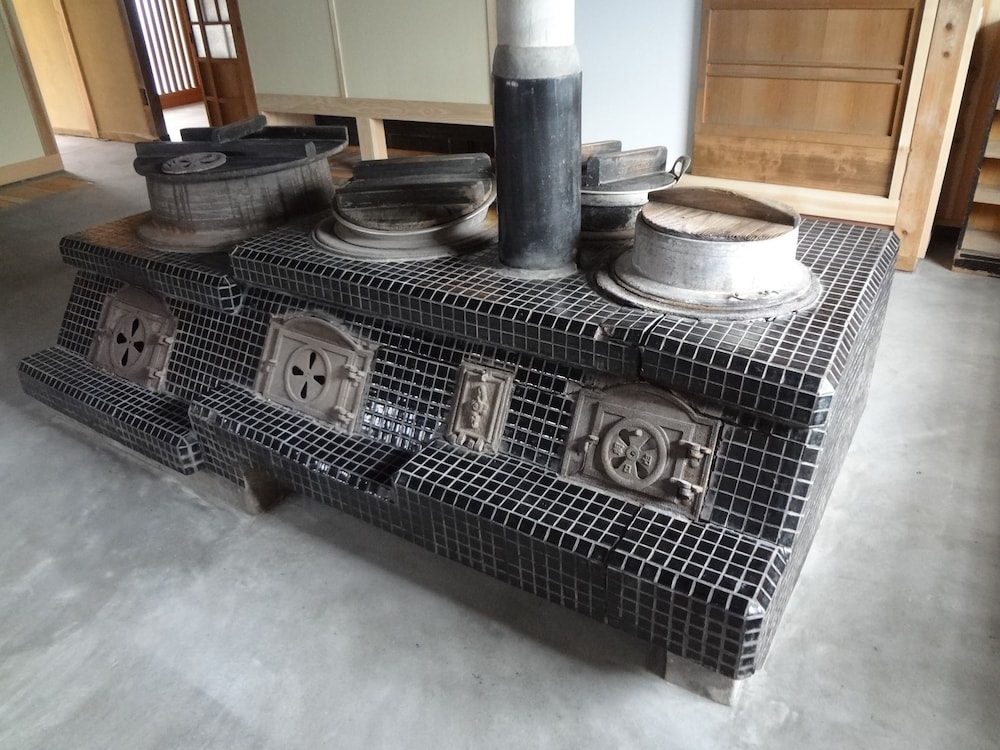 ファミリー和室 トイレ付 共用キッチン設備0 | ゲストハウス イロンゴ