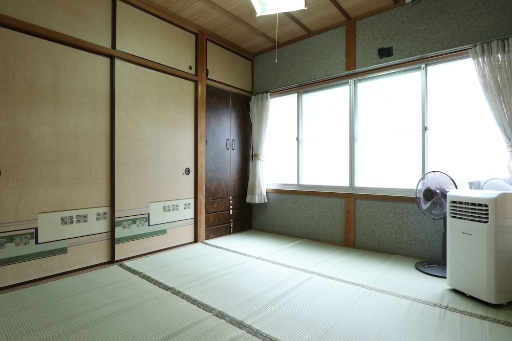 向かい (1棟貸) 禁煙 客室3 | ゲストハウス イロンゴ
